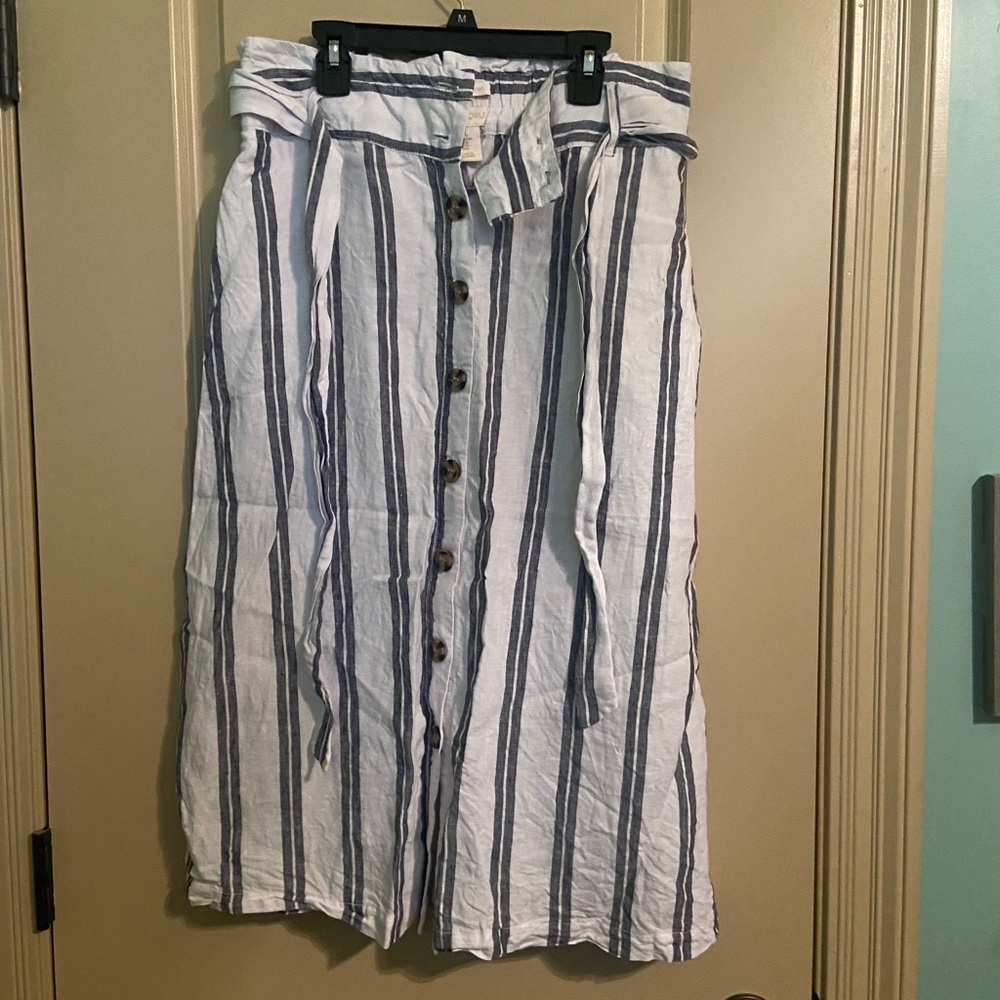 White and blue midi skirt with buttons